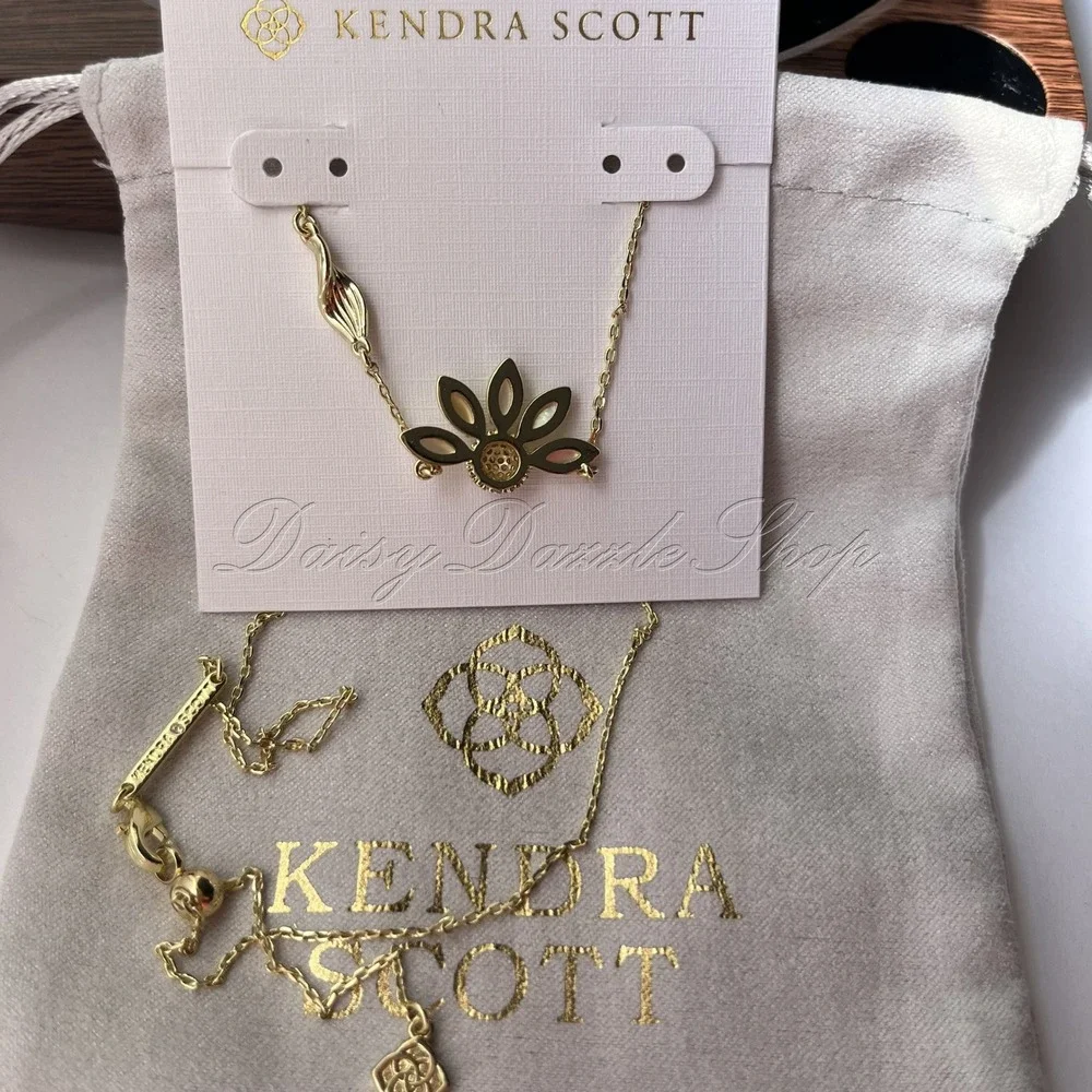 ✨New Kendra Scott Ivory Gold Plated Anya Flower Short Pendant Necklace 🌼